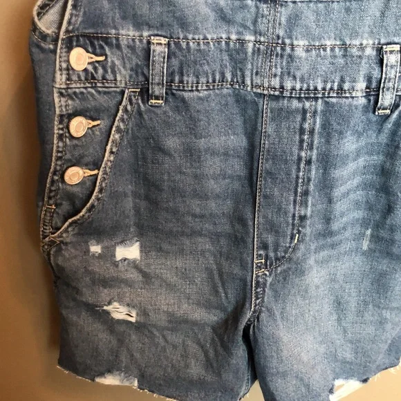 NWT DISTRESSED DENIM OVERALL SHORTS - Picture 4 of 6
